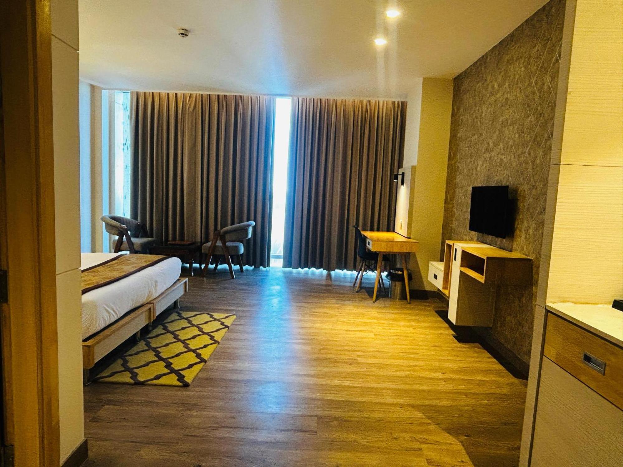Hotel Sakura Gold Gurgaon Exterior foto