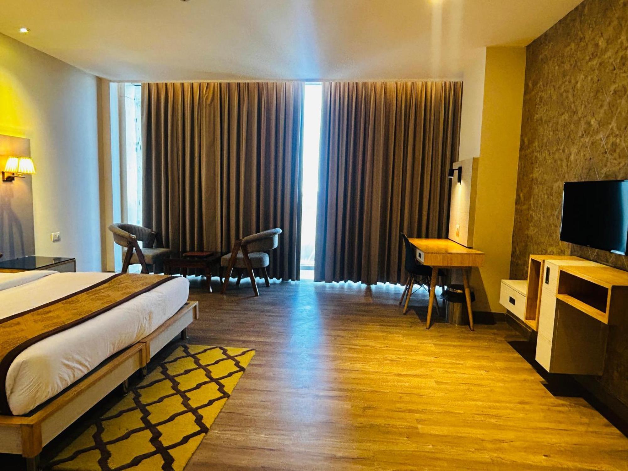 Hotel Sakura Gold Gurgaon Exterior foto