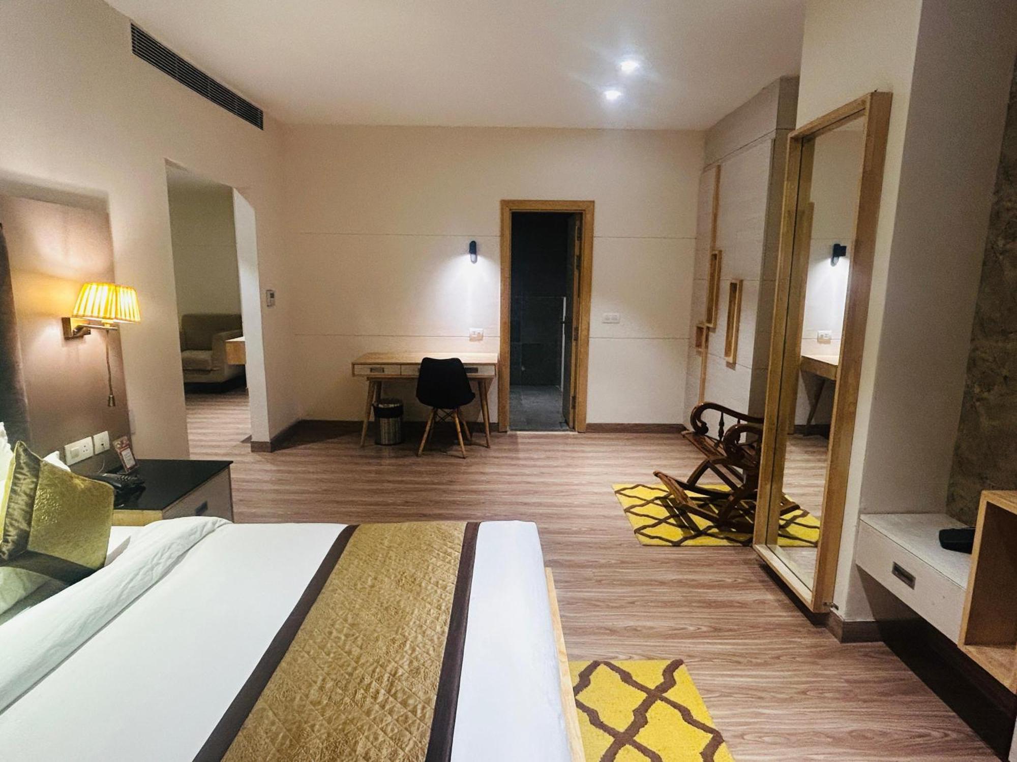 Hotel Sakura Gold Gurgaon Exterior foto